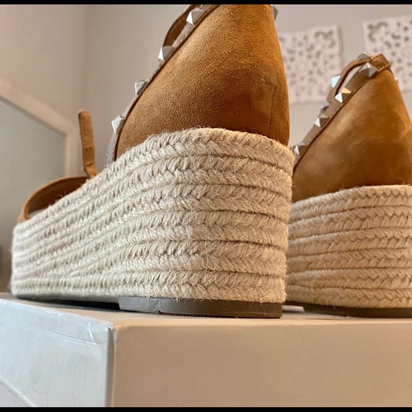 Marc Fisher Suede Flatform Wedges - Picture 3 of 7